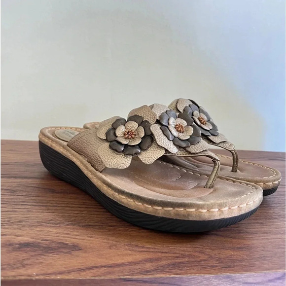 Clark Artisan Sz 9.5 Beaded Floral Metallic Platform Sandals Thongs Boho Femme - Picture 12 of 15